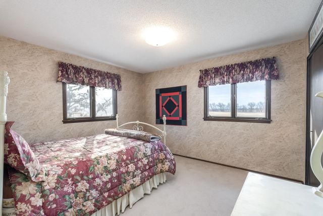 9901 N MERIDIAN AVE, Valley Center, KS 67147