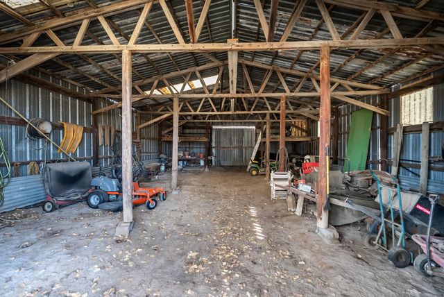 9901 N MERIDIAN AVE, Valley Center, KS 67147