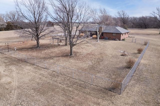 9901 N MERIDIAN AVE, Valley Center, KS 67147