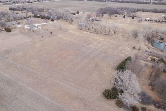 9901 N MERIDIAN AVE, Valley Center, KS 67147