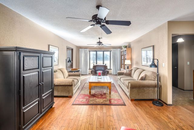 9901 N MERIDIAN AVE, Valley Center, KS 67147