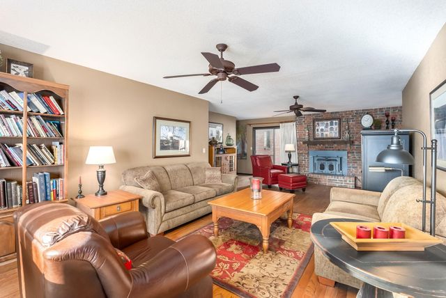 9901 N MERIDIAN AVE, Valley Center, KS 67147