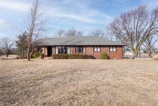 9901 N MERIDIAN AVE, Valley Center, KS 67147