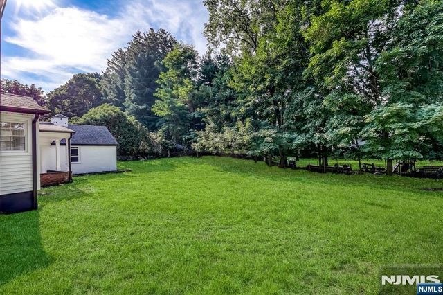 924 Franklin Avenue, Franklin Lakes, NJ 07417