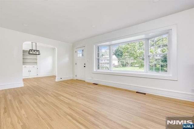 924 Franklin Avenue, Franklin Lakes, NJ 07417