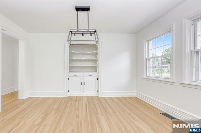 924 Franklin Avenue, Franklin Lakes, NJ 07417