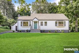 924 Franklin Avenue, Franklin Lakes, NJ 07417