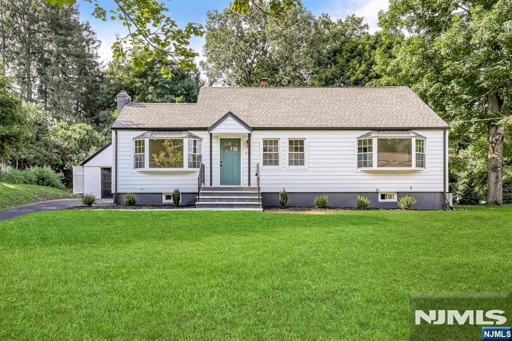 924 Franklin Avenue, Franklin Lakes, NJ 07417