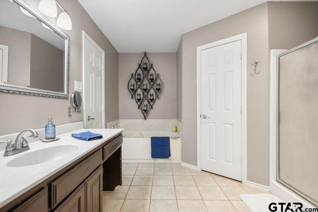 5707 Persimmon Dr, Tyler, TX 75707