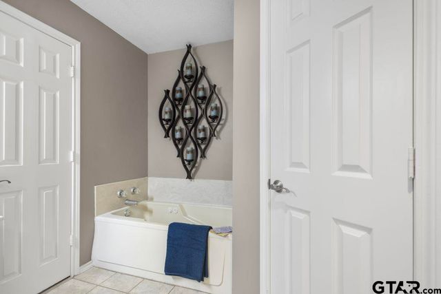 5707 Persimmon Dr, Tyler, TX 75707