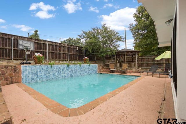5707 Persimmon Dr, Tyler, TX 75707