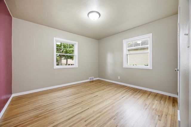 1605 5th Street S, Fargo, ND 58103