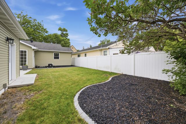 1605 5th Street S, Fargo, ND 58103