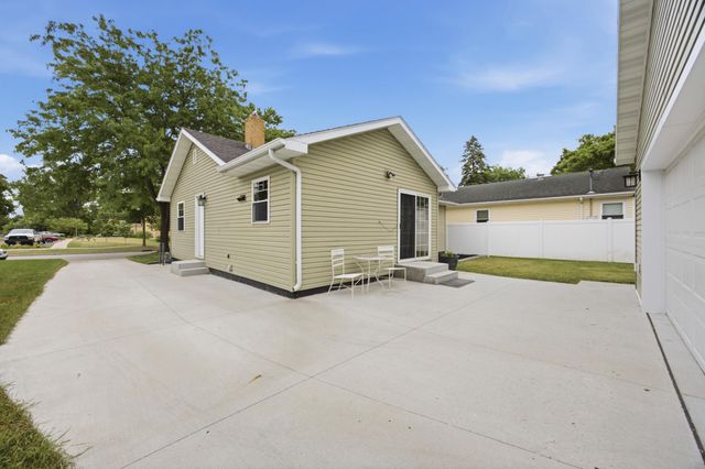 1605 5th Street S, Fargo, ND 58103