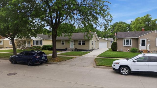 1605 5th Street S, Fargo, ND 58103