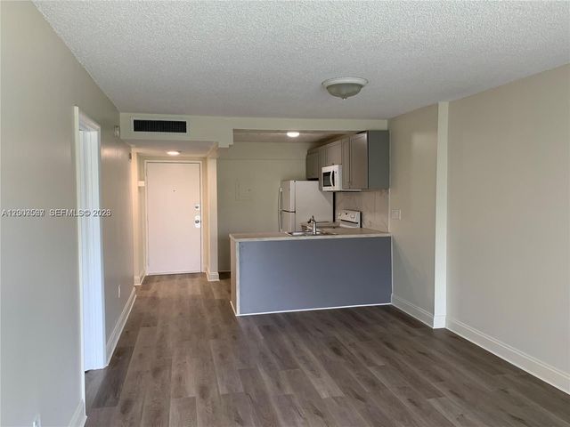 16465 NE 22nd Ave 511, North Miami Beach, FL 33160