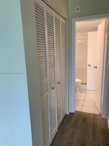 16465 NE 22nd Ave 511, North Miami Beach, FL 33160