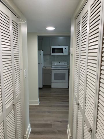 16465 NE 22nd Ave 511, North Miami Beach, FL 33160