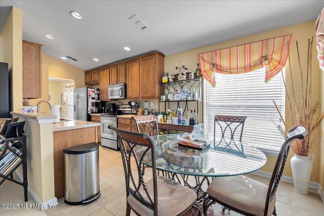 9126 HONEYBEE Lane, Jacksonville, FL 32256