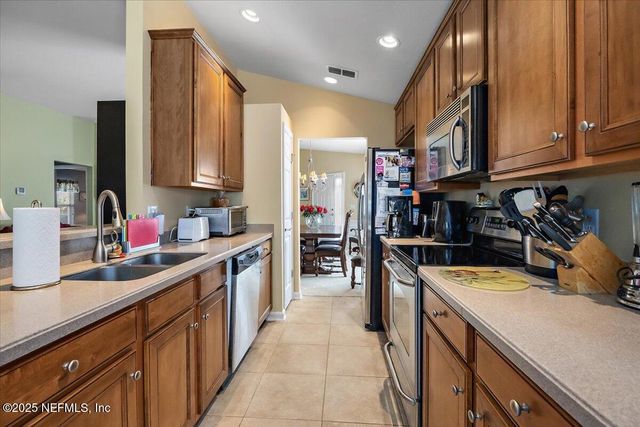 9126 HONEYBEE Lane, Jacksonville, FL 32256