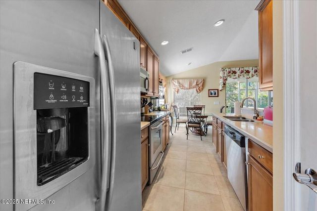 9126 HONEYBEE Lane, Jacksonville, FL 32256