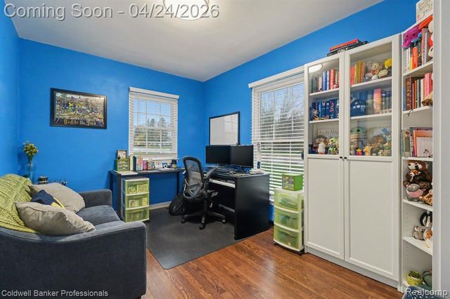 21611 W 10 Mile Road, Southfield, MI 48075