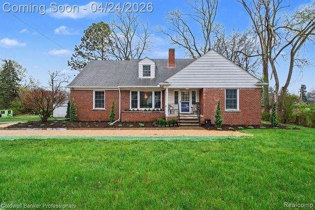 21611 W 10 Mile Road, Southfield, MI 48075
