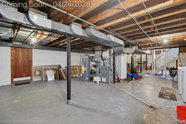 21611 W 10 Mile Road, Southfield, MI 48075
