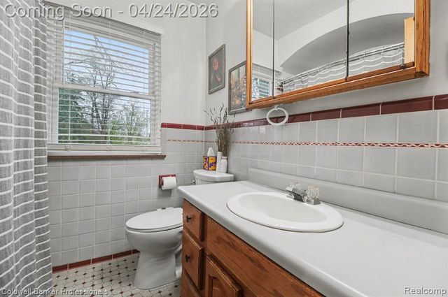 21611 W 10 Mile Road, Southfield, MI 48075