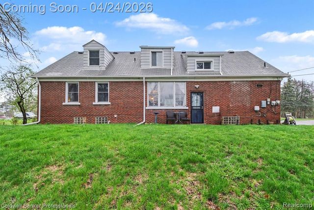 21611 W 10 Mile Road, Southfield, MI 48075