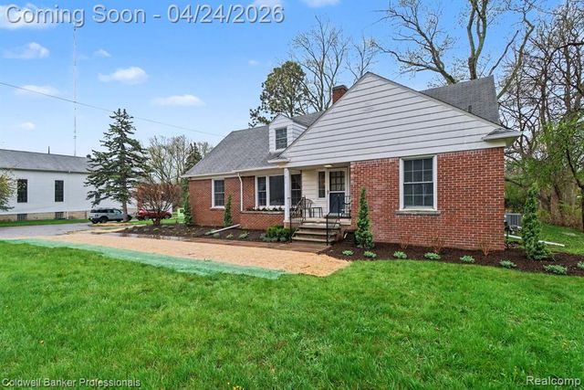 21611 W 10 Mile Road, Southfield, MI 48075