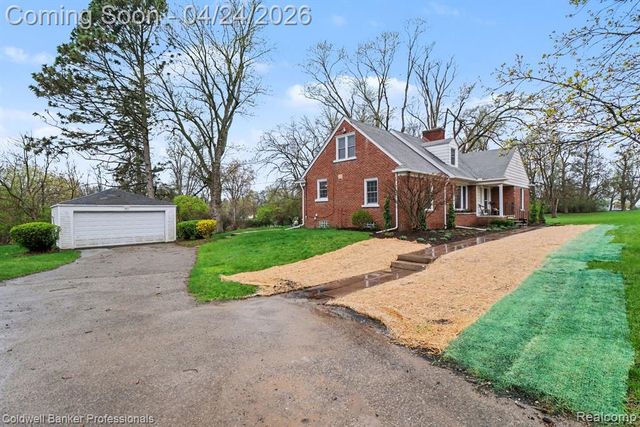 21611 W 10 Mile Road, Southfield, MI 48075