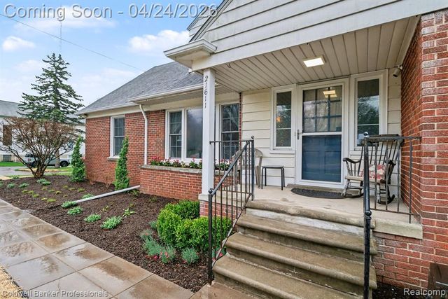 21611 W 10 Mile Road, Southfield, MI 48075