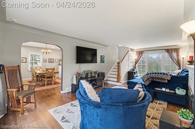 21611 W 10 Mile Road, Southfield, MI 48075