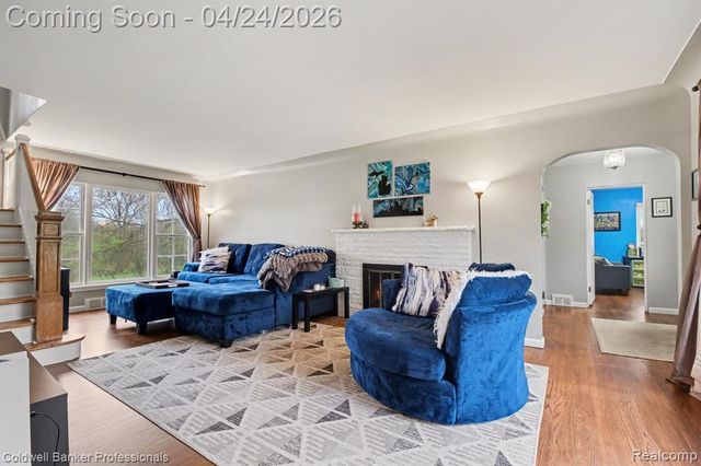 21611 W 10 Mile Road, Southfield, MI 48075