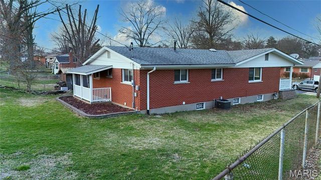 576 Clager Drive, Mehlville, MO 63125