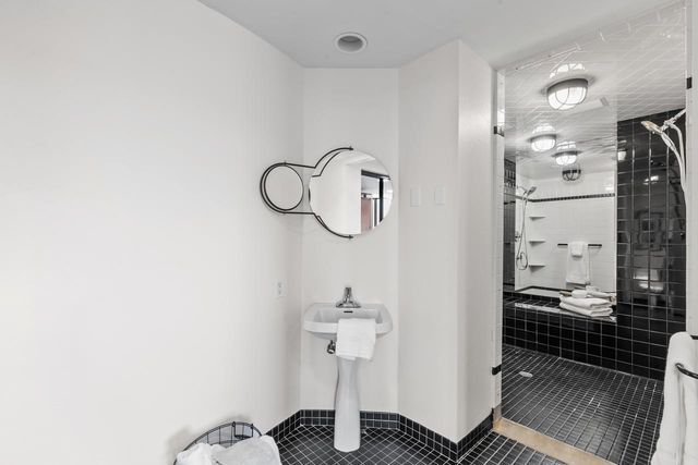 3145 Dean Court 1100, Minneapolis, MN 55416