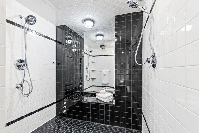 3145 Dean Court 1100, Minneapolis, MN 55416