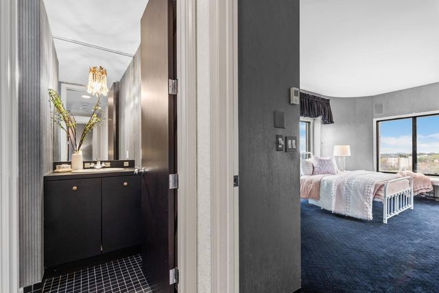 3145 Dean Court 1100, Minneapolis, MN 55416