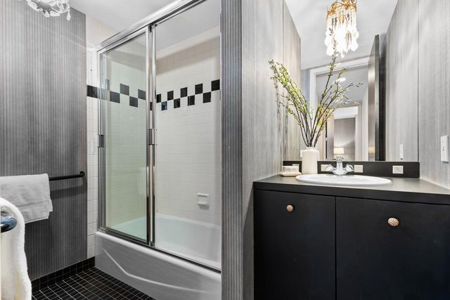 3145 Dean Court 1100, Minneapolis, MN 55416