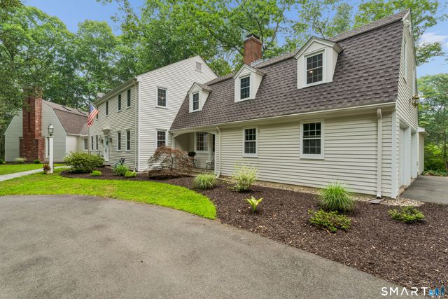 10 Metacomet Road, Farmington, CT 06032
