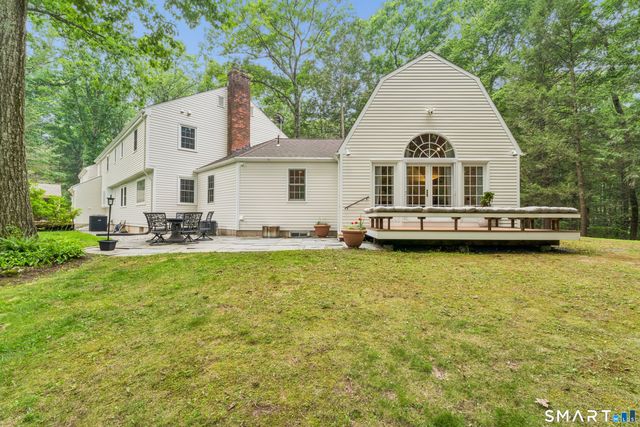 10 Metacomet Road, Farmington, CT 06032