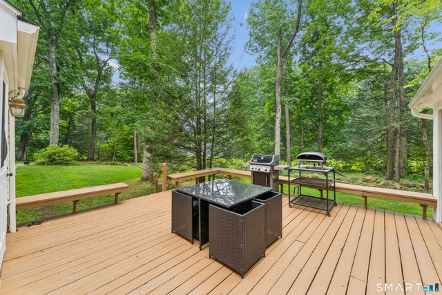 10 Metacomet Road, Farmington, CT 06032