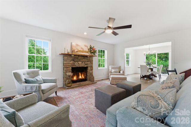15 Racoon Point, Canton, NC 28716