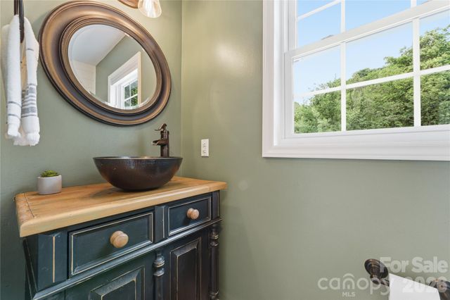 15 Racoon Point, Canton, NC 28716