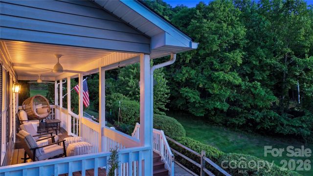 15 Racoon Point, Canton, NC 28716