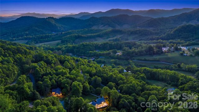 15 Racoon Point, Canton, NC 28716