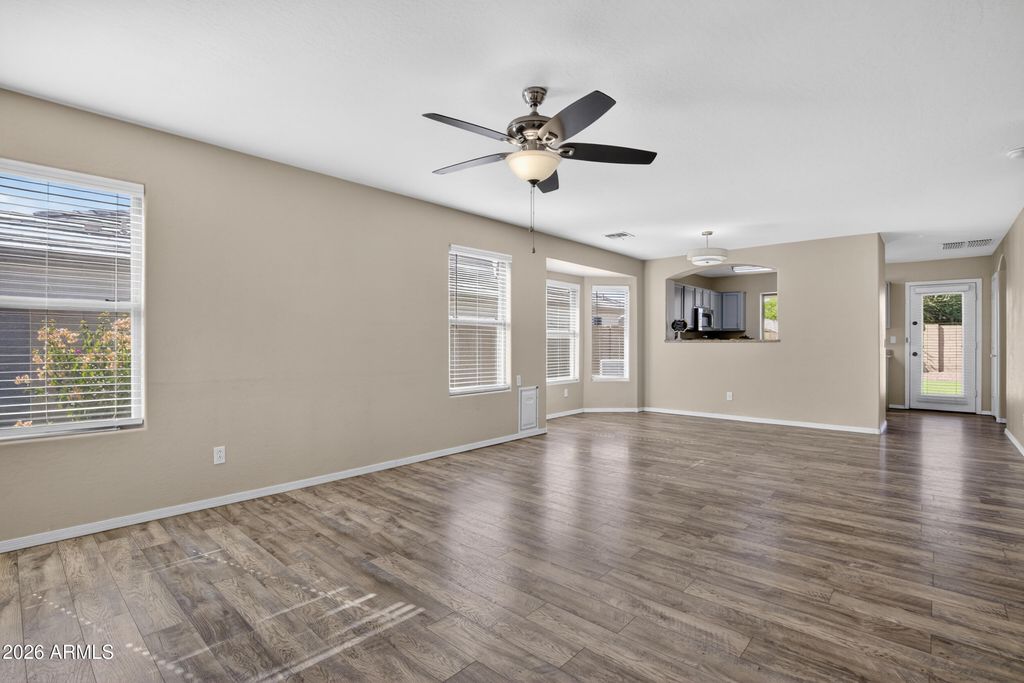 Image 16 of property listing at 2412 W SAINT KATERI Drive, Phoenix, AZ 85041