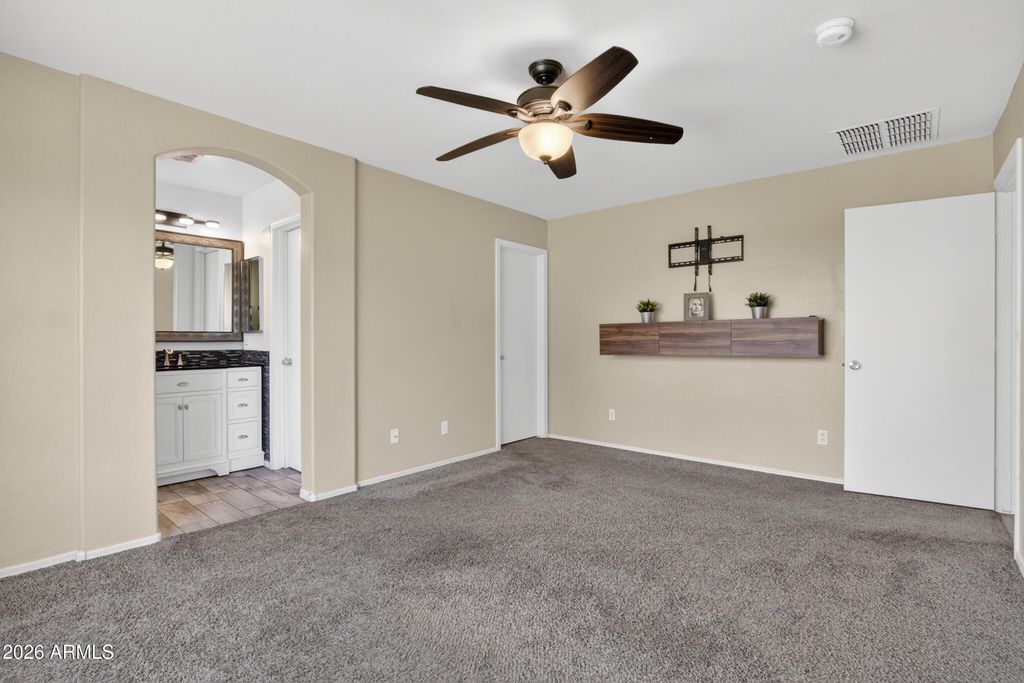 Image 18 of property listing at 2412 W SAINT KATERI Drive, Phoenix, AZ 85041