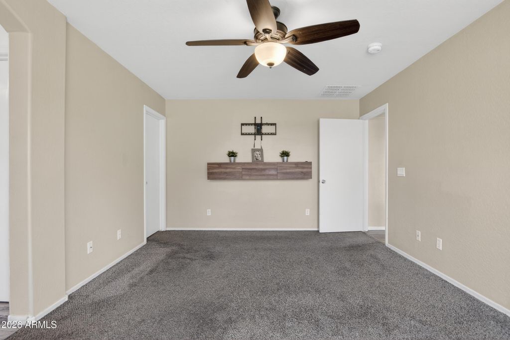Image 19 of property listing at 2412 W SAINT KATERI Drive, Phoenix, AZ 85041